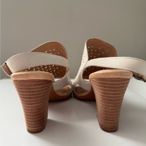 Born Cream Perforated Design Sling Back Wooden Heel Sandals Size 9 - Picture 3 of 6